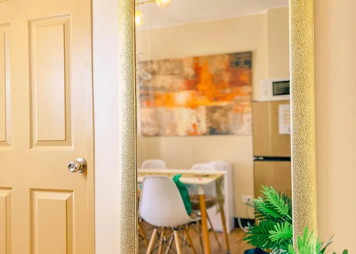 Modern 2 Bedroom With Balcony - Free Pool & Gym Apartamento