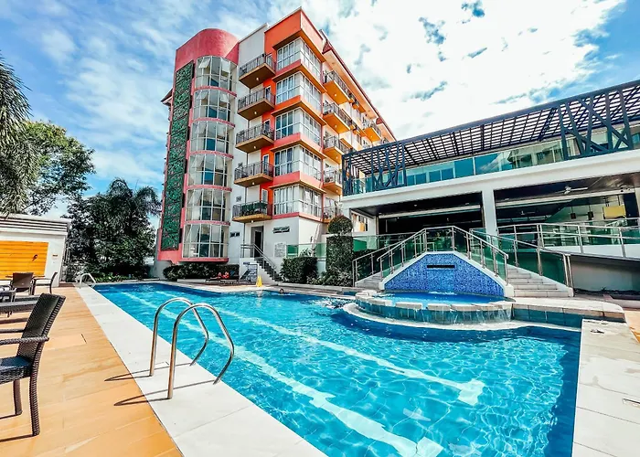 Modern 2 Bedroom With Balcony - Free Pool & Gym *