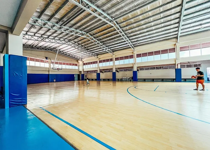 Modern 2 Bedroom With Balcony - Free Pool & Gym