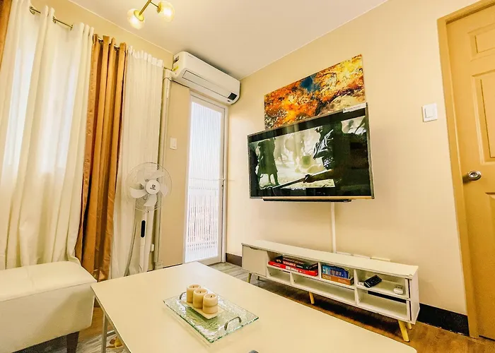 Modern 2 Bedroom With Balcony - Free Pool & Gym *
