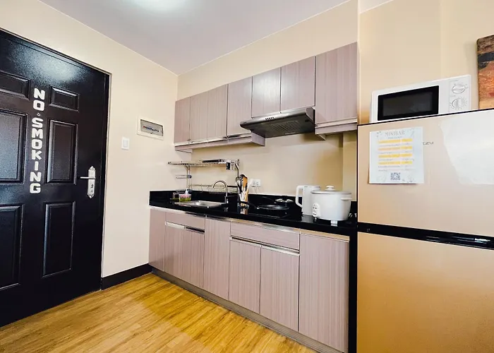 Modern 2 Bedroom With Balcony - Free Pool & Gym Apartamento