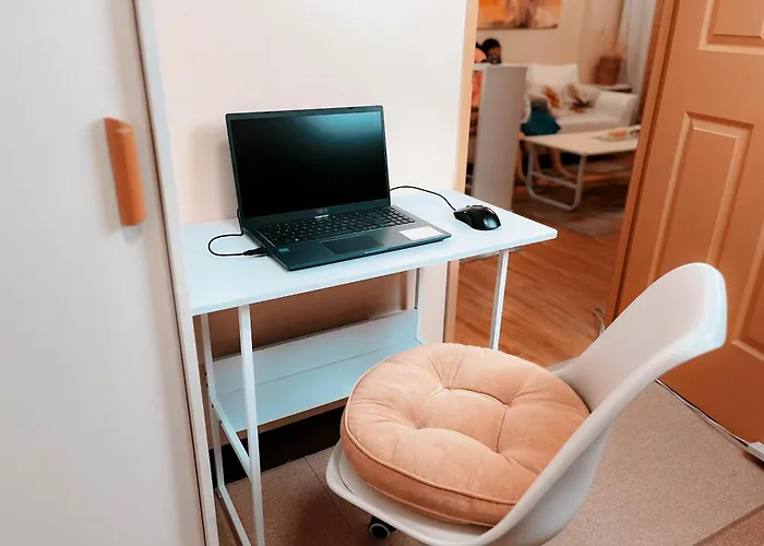 Modern 2 Bedroom With Balcony - Free Pool & Gym